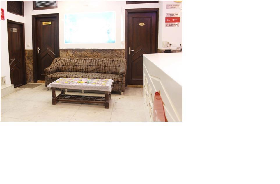 Hotel R Deluxe "Couple Friendly Vaccinated Staff" New Delhi Exteriör bild