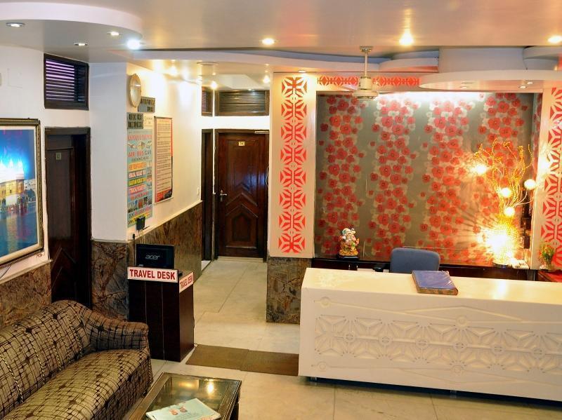 Hotel R Deluxe "Couple Friendly Vaccinated Staff" New Delhi Exteriör bild