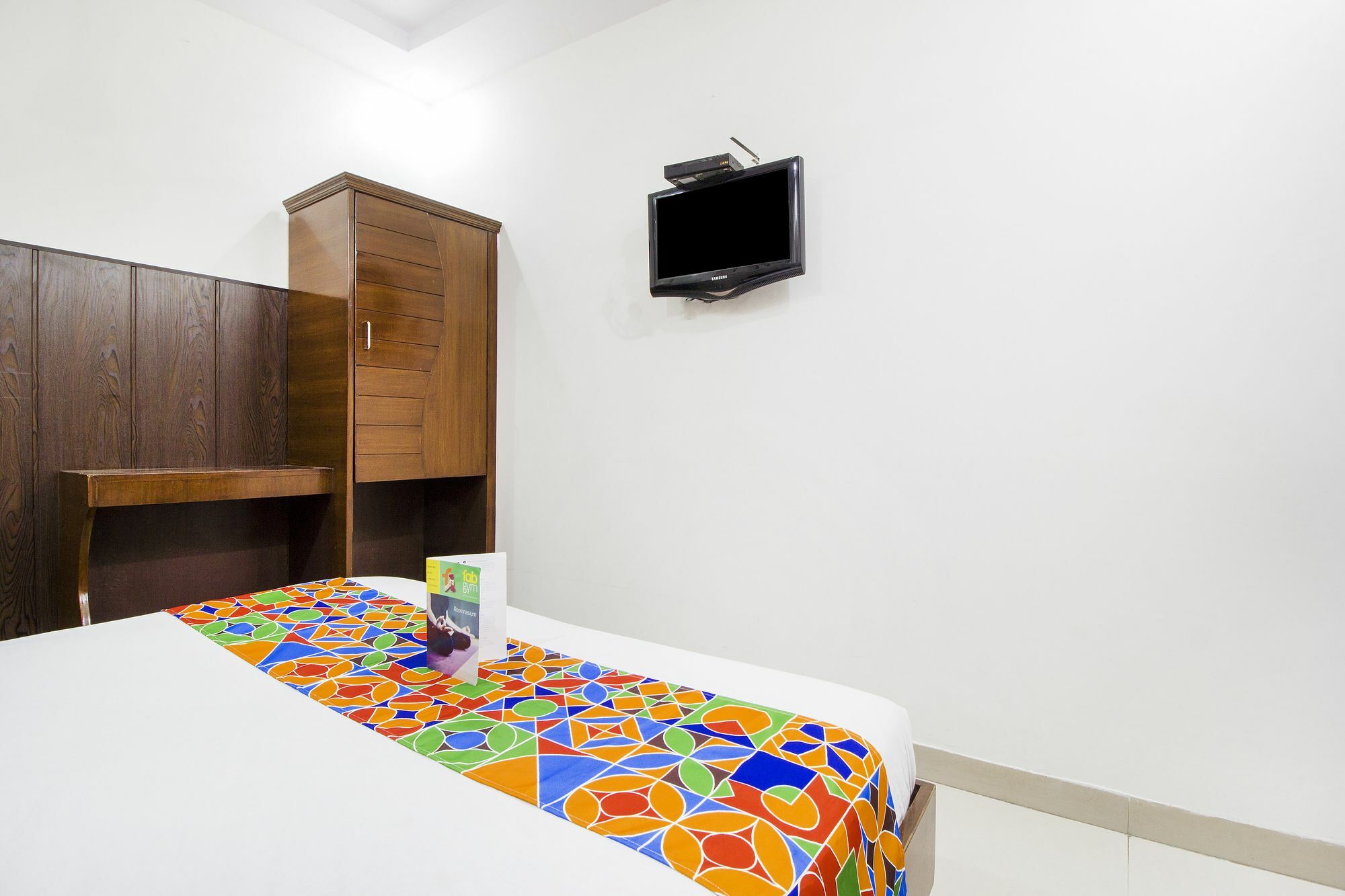 Hotel R Deluxe "Couple Friendly Vaccinated Staff" New Delhi Exteriör bild