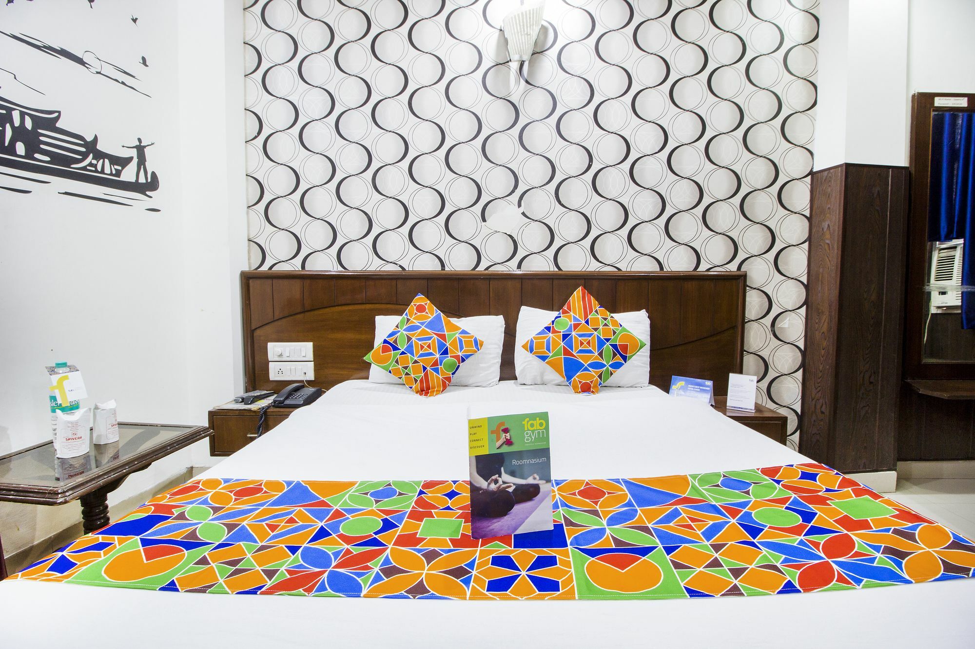 Hotel R Deluxe "Couple Friendly Vaccinated Staff" New Delhi Exteriör bild